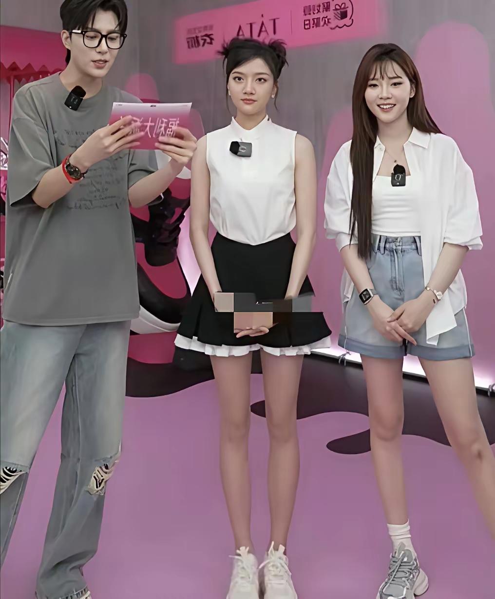 三人同框，一时分不清谁是明星。老实说，任敏这次同框，算是把自己的颜值分败光了