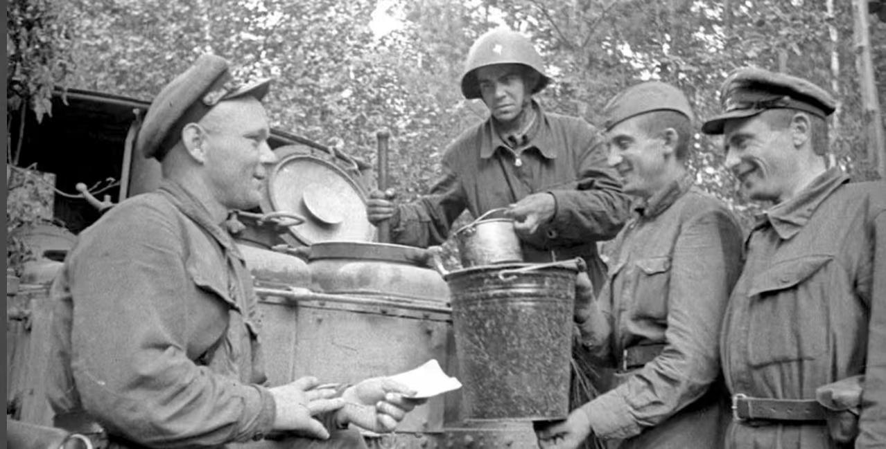 1941年战局不利的时候，由于食物优先供应空军和海军部队，所以大多数的苏联地面部