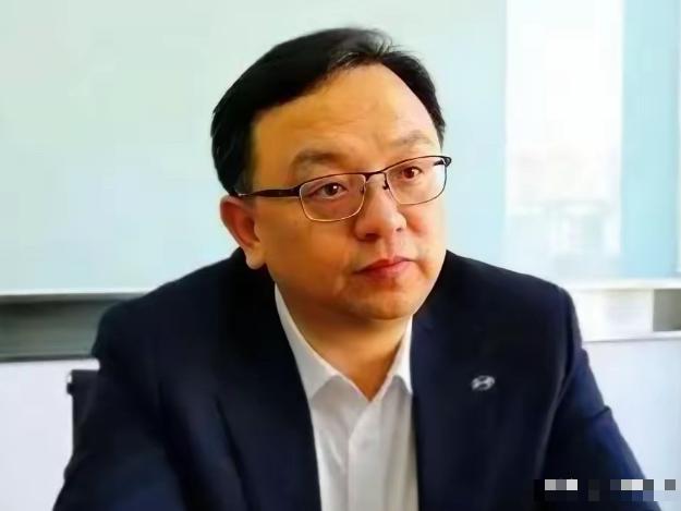 王传福曾坦言，自己高中回家要生活费时，嫂子张菊秀把家里翻了个底朝天，兜里却只剩几