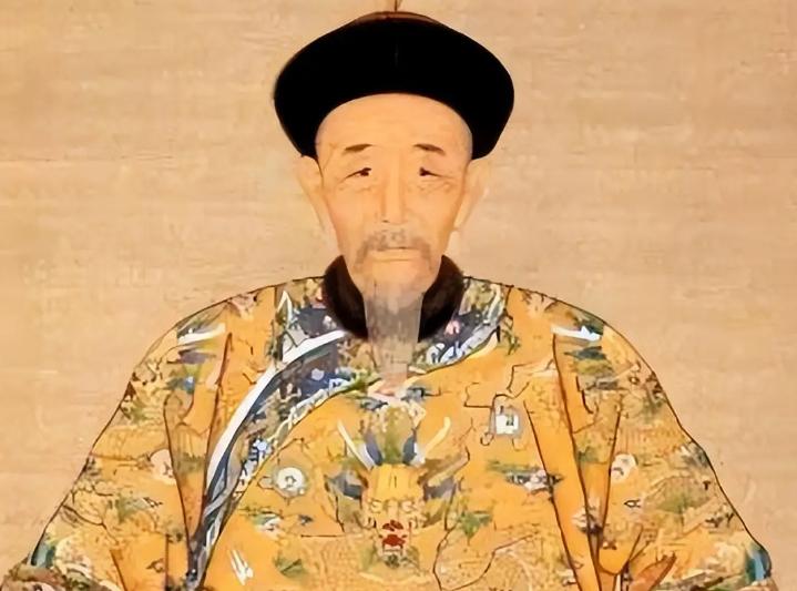 “明君”其实是“暴君”？“千古一帝”康熙的日常操作居然是逮着平民百姓使劲嚯嚯？抄