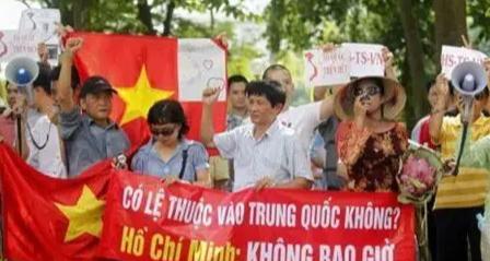 越南南北分裂的传闻再次被推上舆论场。中越之间在北部湾问题上的互动，让人嗅到一种复