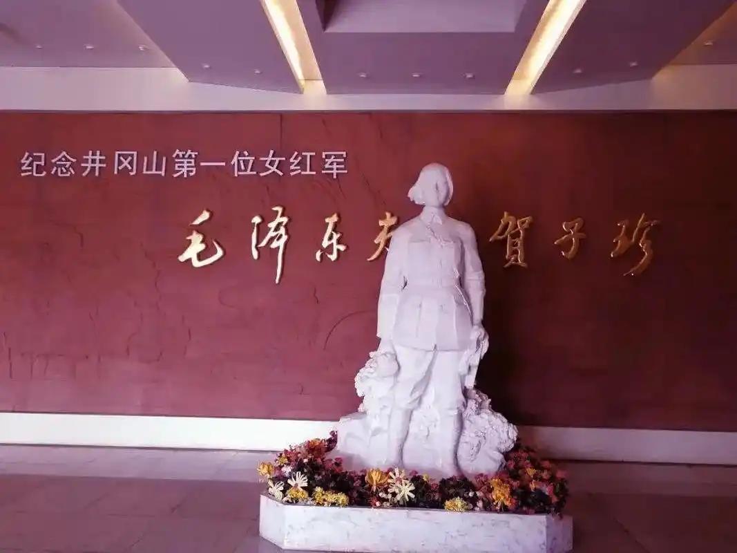 时间来到1979年9月8日，毛主席的战友在李敏的陪同下，秘密来看望主席10分钟，