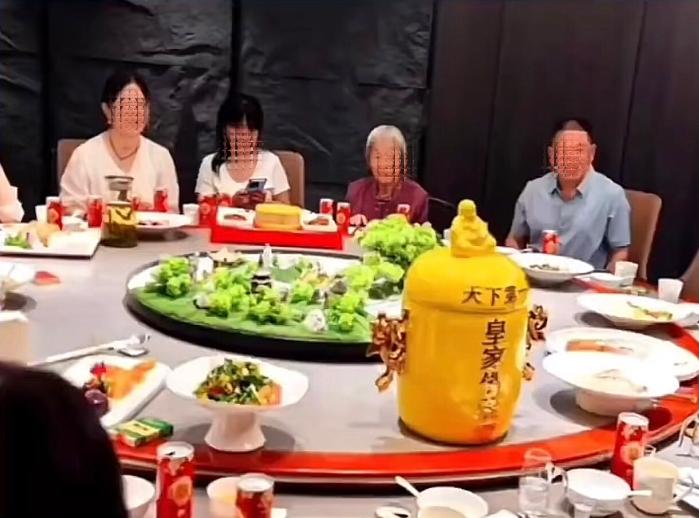 四年的感情竟然不如一顿饭钱。两个谈了四年的男女朋友，到了谈婚论嫁的时候，这女