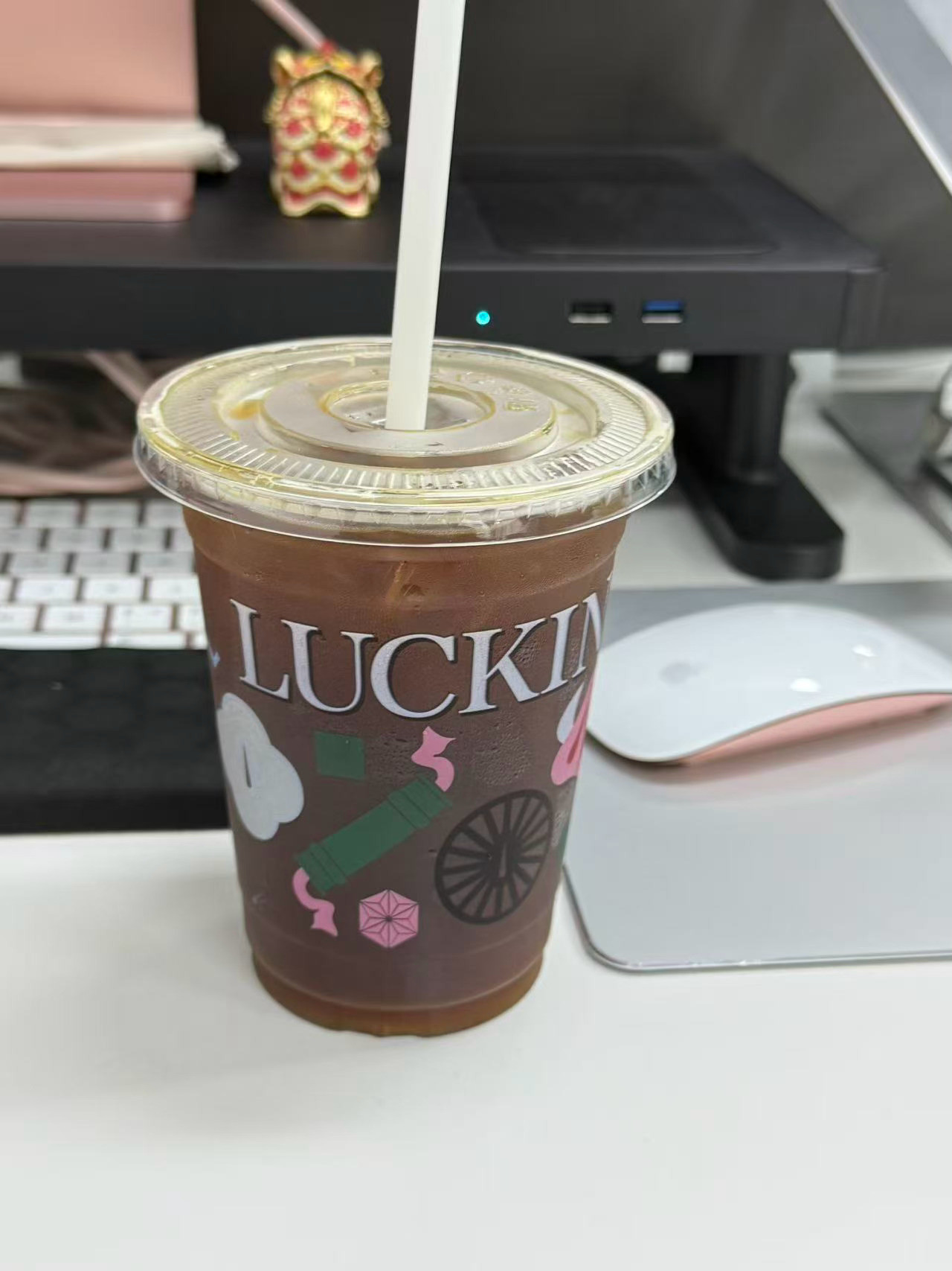 所有人都有！周一很重要，都当个事办！上班先点一杯美式，再买一包乐事！周一美式，一