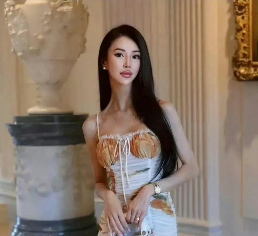 孔子第76代孙在美国结婚，妻子厚唇大眼是大马名媛，两人网上认识