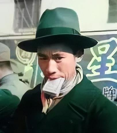 1949年的上海，人人都在死守房产、厂房，可上海滩赫赫有名的印染富商丁永福，却做