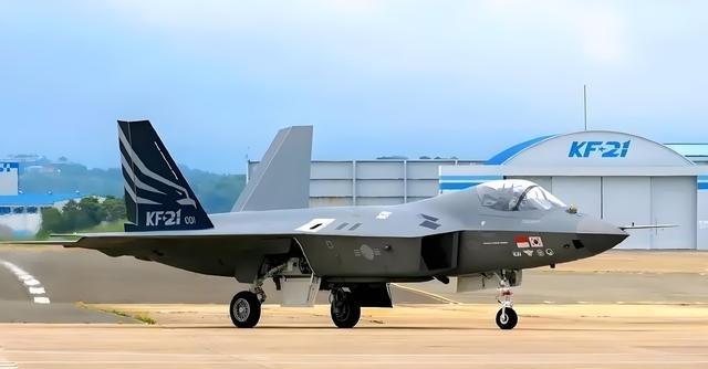 中日韩齐了，KF-21只是开始，后面那步才最关键韩国KF-21“猎鹰”正式完成