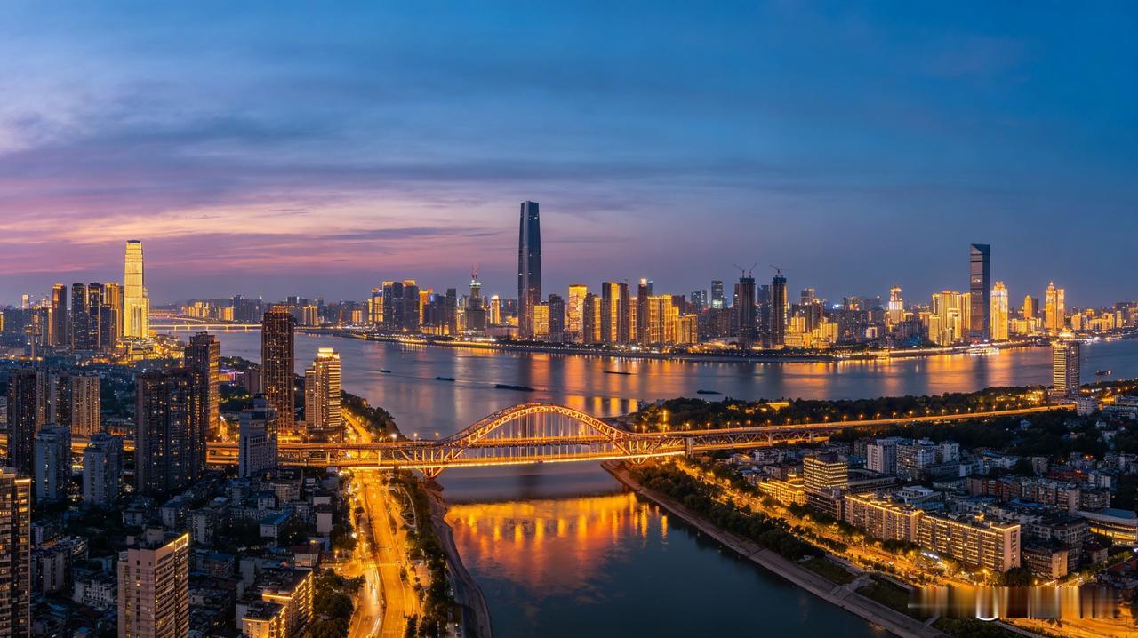 今天不吹不黑，看国家官方定位，答案一目了然：中部最大、唯一的中心城市，就是武汉！
