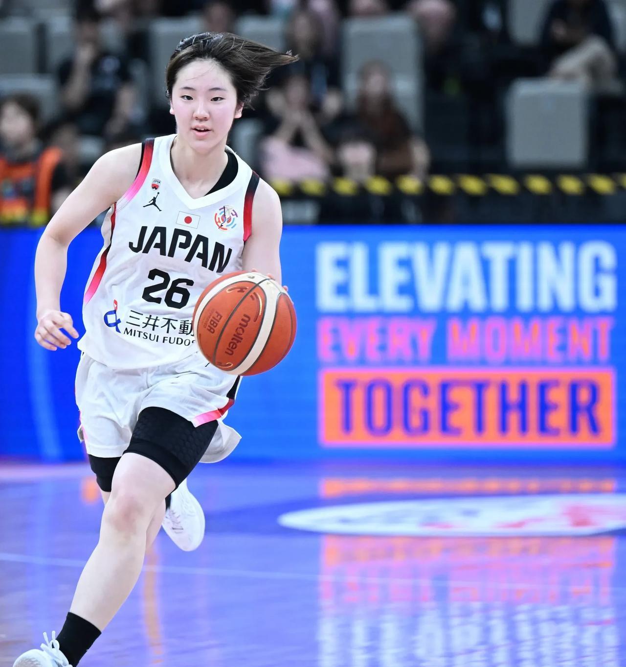 日本女篮田中心与中国女篮杨舒予综合实力对比:田中心19岁身高1.7