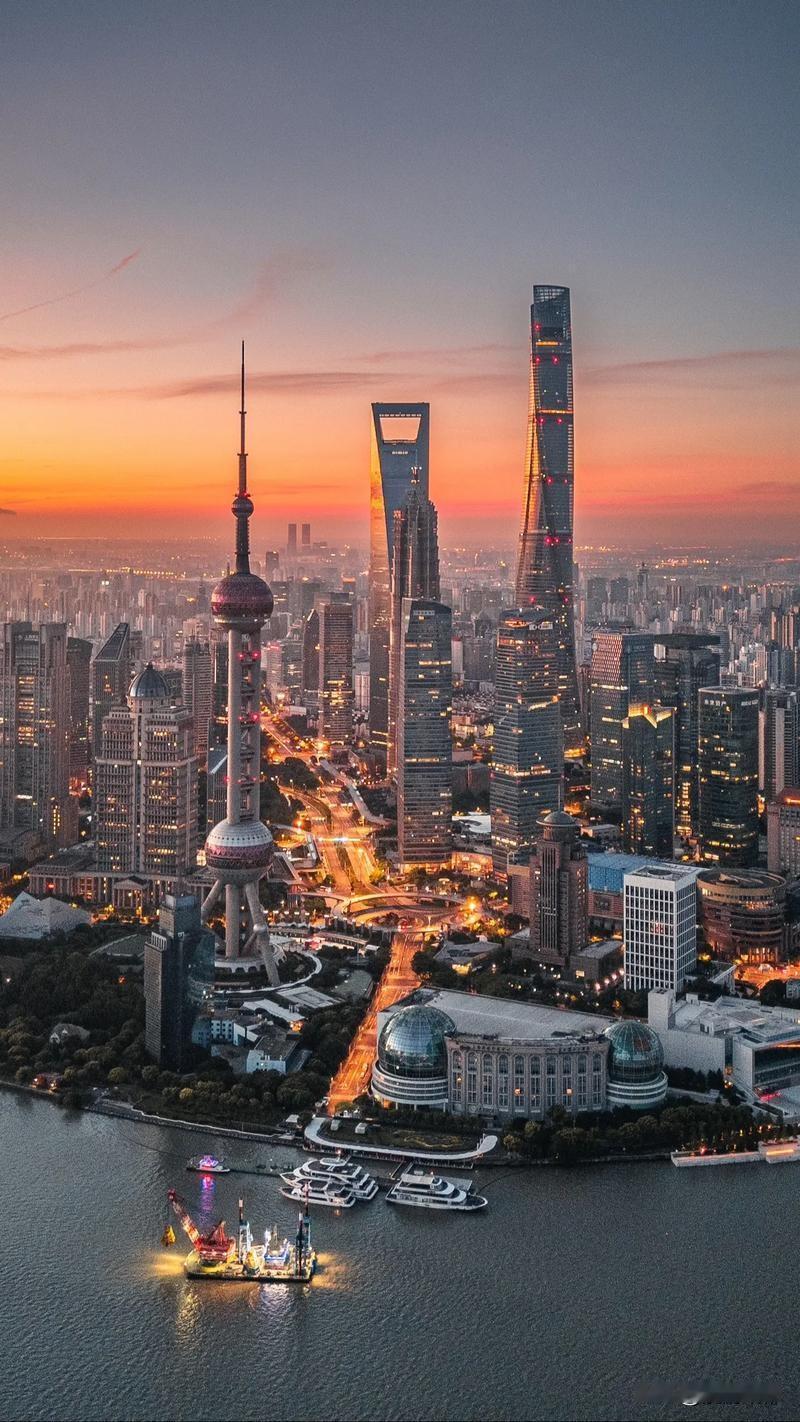 工资翻倍，要不要跳槽到上海，纠结😖现在在成都年薪大概25万左右，明年年底才可