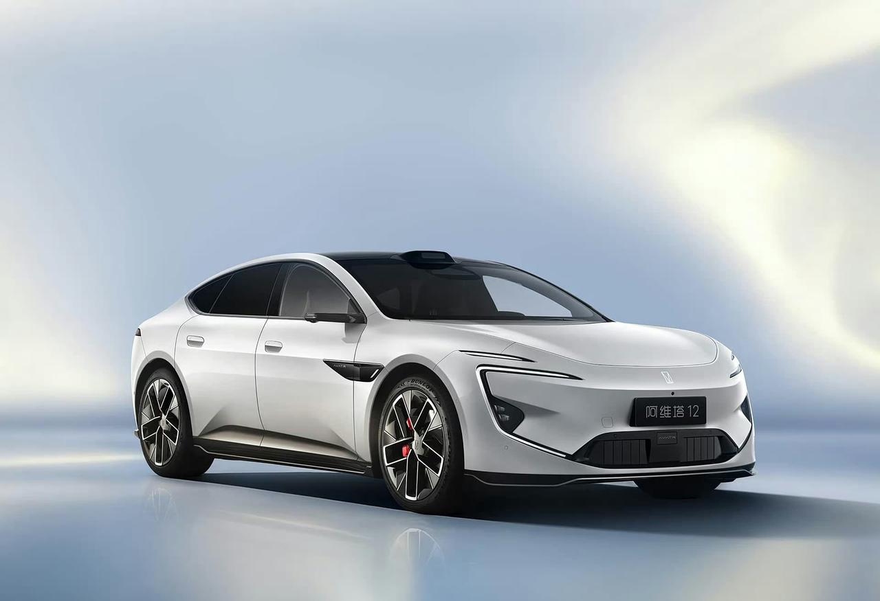 新款阿维塔12开启预售，升级896线激光雷达+6C超充电池纯电版预售价30.9