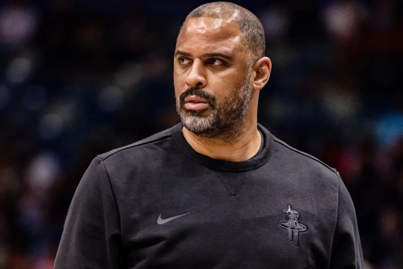 乌度卡人才啊！第四节还剩8分钟，火箭队100-77领先23分，湖人放弃比赛换