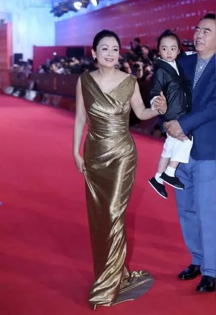 关之琳和陈红年轻时哪个更漂亮?关之琳和陈红都是顶级美人，她们年轻时美得都很惊艳