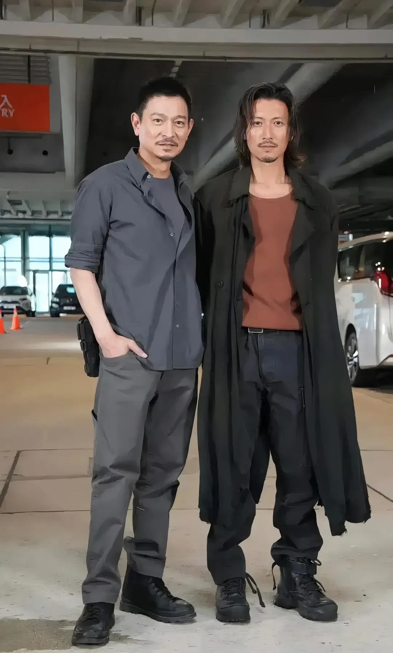 刘德华与谢霆锋同框，连留的胡须都是一样的，帅帅的，好nice啊。2023年的