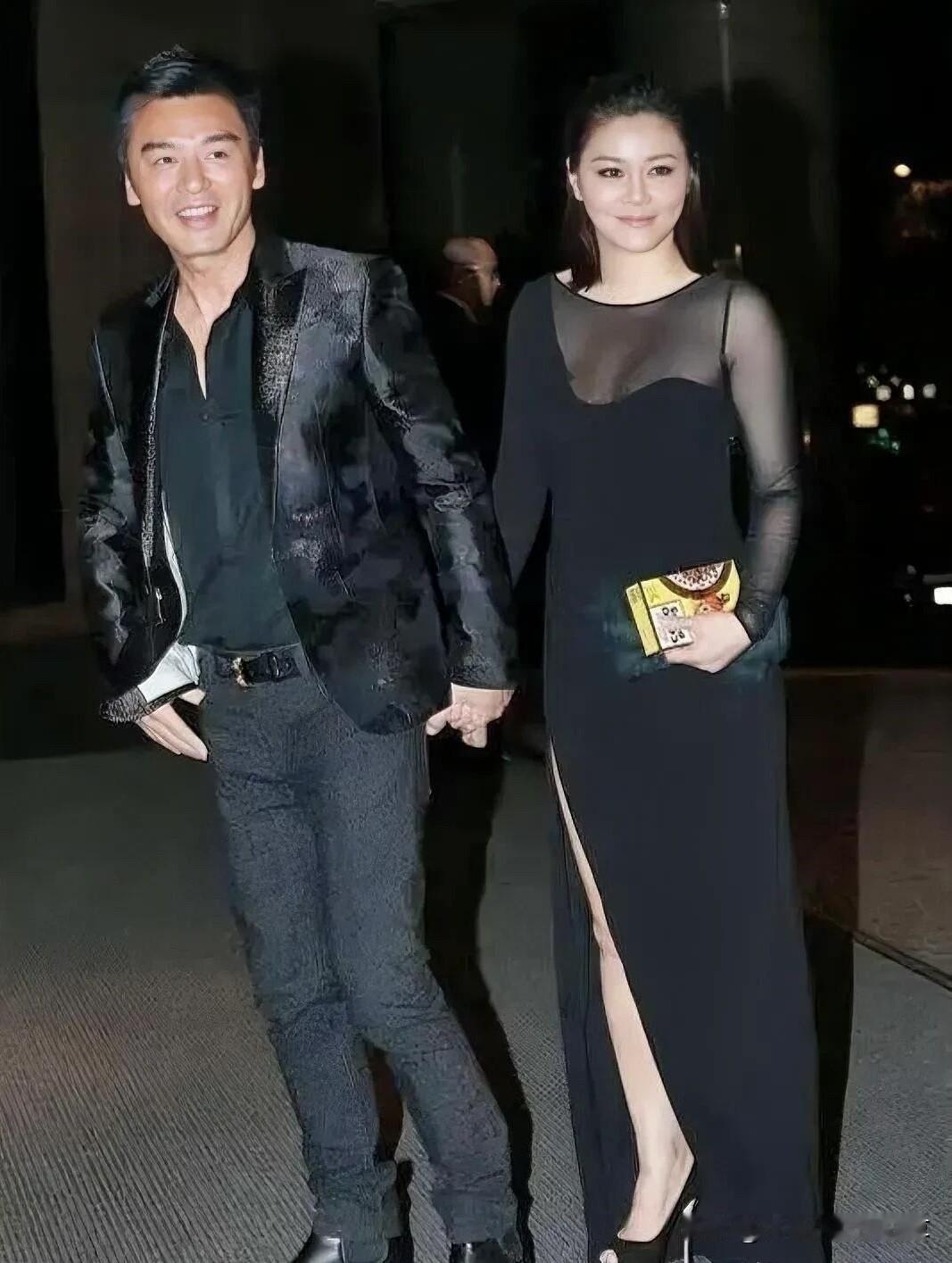 原来他们是一对夫妻！男的帅气英俊，五官完美无缺，三庭饱满，俊朗的外表，有超强的立