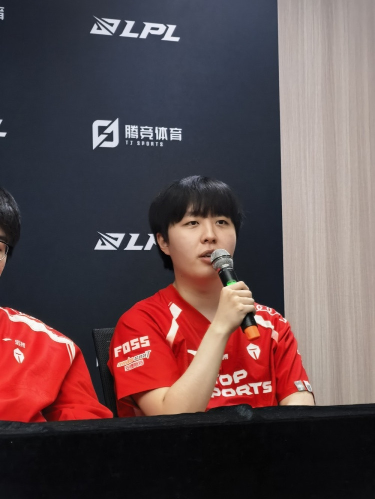MVP王的谦虚! Kanavi: 感谢队友 他们打得好才能拿下比赛
