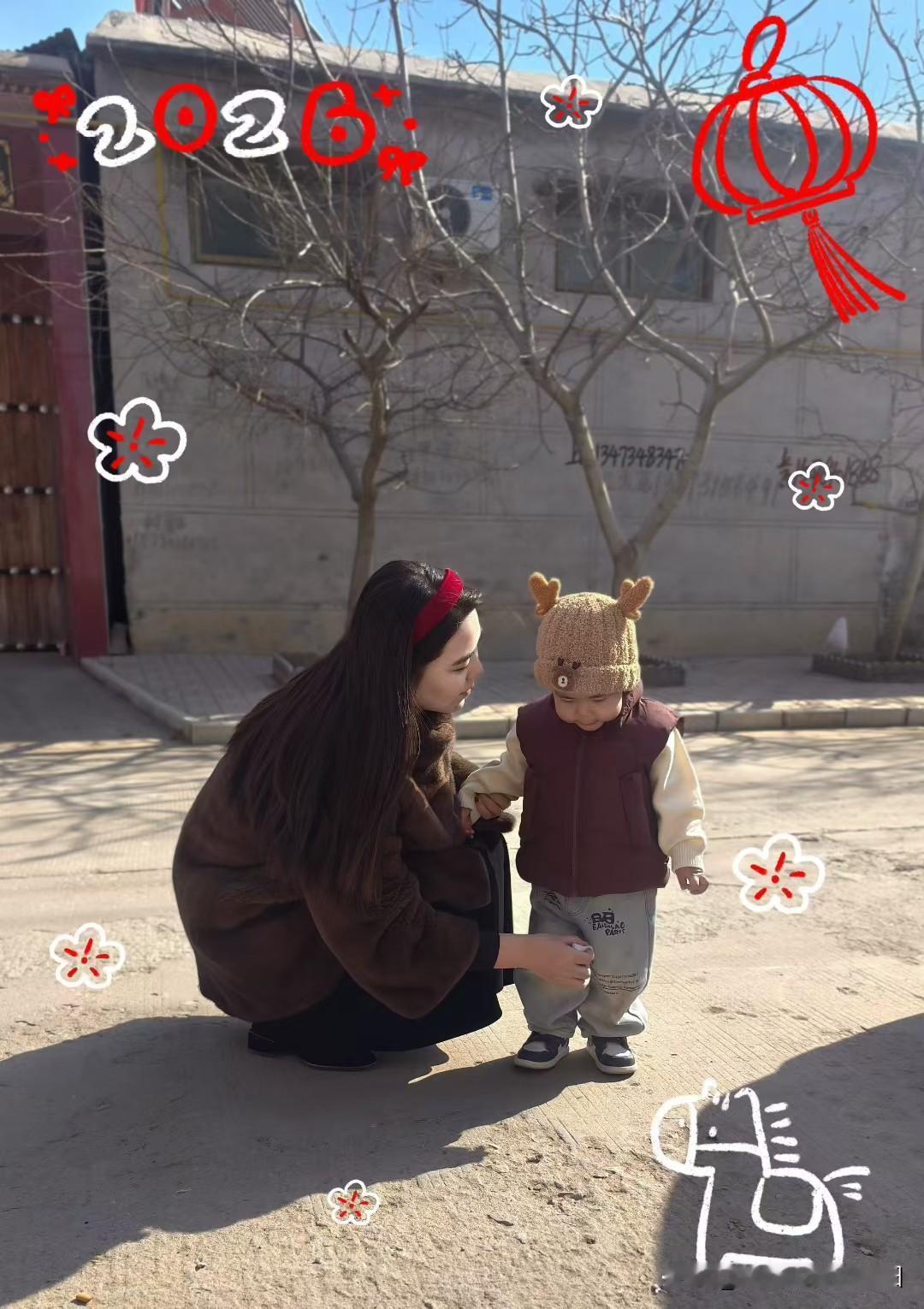 大年初一，最暖的陪伴这两年，我们这边除夕下午拜年、上坟，初一倒没啥事了。大伯哥