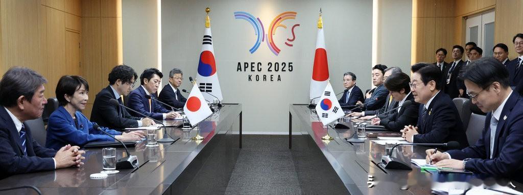 高市早苗刚抛出“合作维护地区稳定”的话头，李在明就装没听见，立刻转向“邦交纪念”