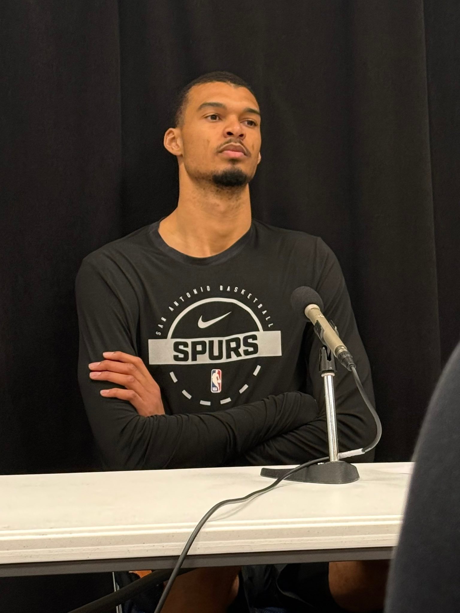 文班亚马谈到不敌尼克斯：“我觉得他们确实展现了一些身体对抗，但这还不是我们见过的