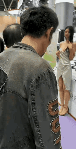 我一直不明白，这个男的是谁，为什么老是看到他。