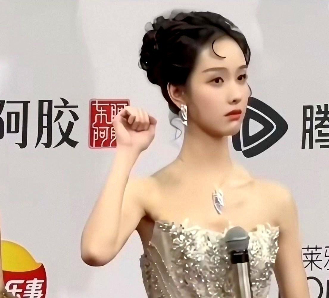 别信“红不红看命”，红是技术活。爆款剧只是入场券，真正的比赛在剧终后才开始。