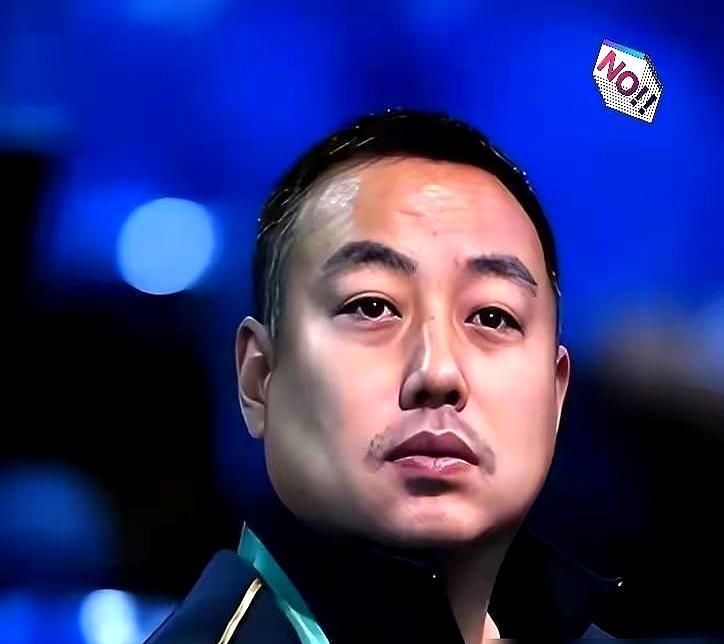 国乒换天，那个只会打球的王励勤，坐上了刘国梁的位子。上位没多久，男队外战就