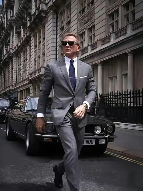 不经意间刷到丹尼尔·克雷格成为腾势品牌全球代言人！这消息太让人惊喜了！有这种级别