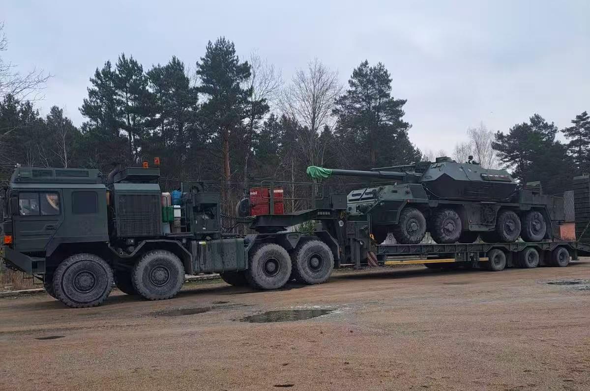 决战前夜，注定很刺激！西方各种库存装甲车火炮都被运往乌克兰。乌克兰教育部直接开除