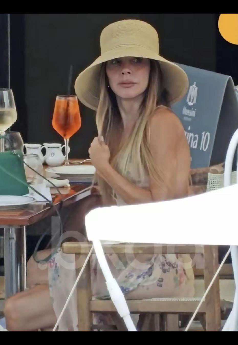 贝嫂厉害了贝嫂！咱就是说，贝嫂这肌肉线条，应该是很多女孩梦寐以求的吧，一看就是
