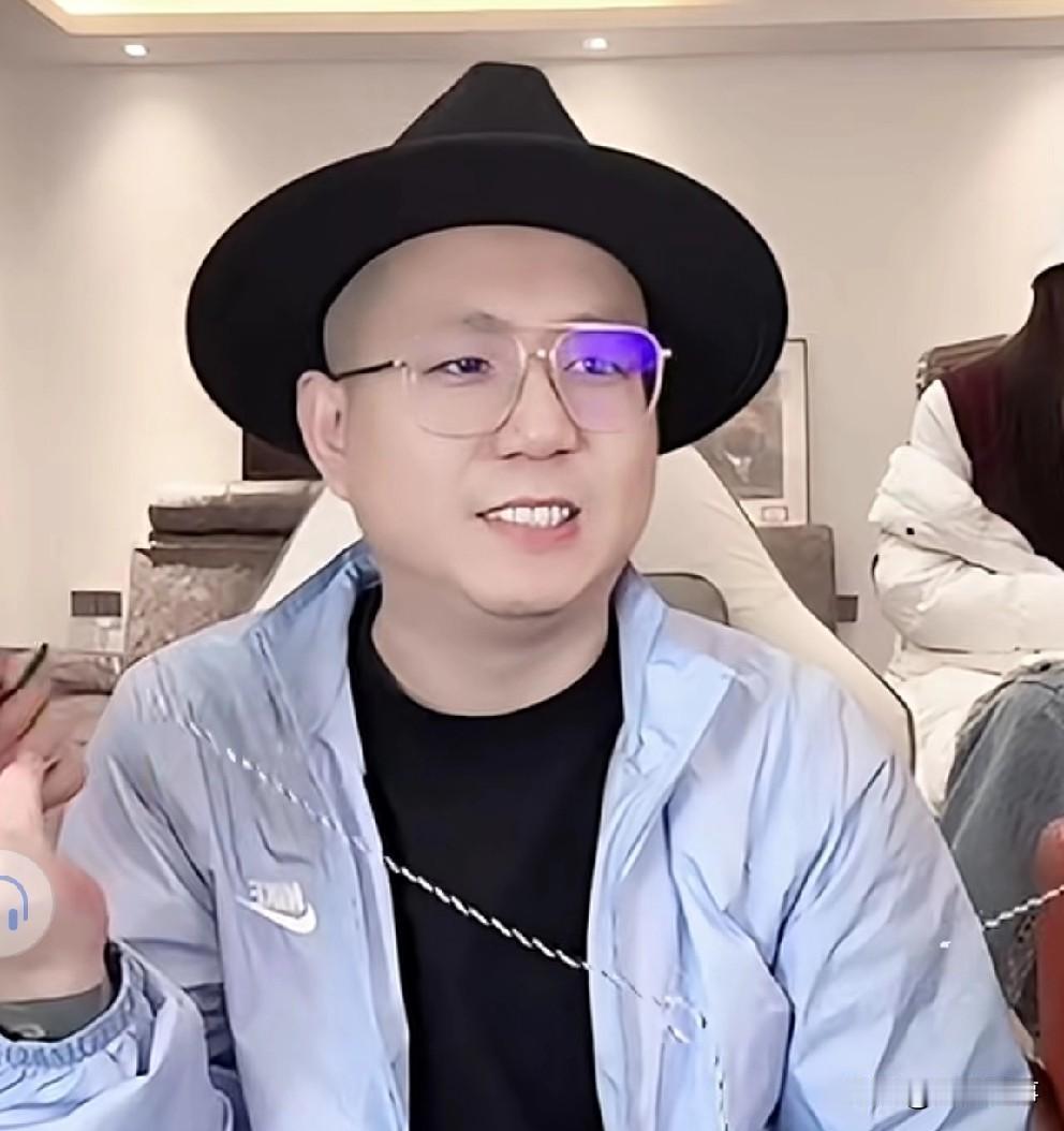 王小源爆粗拒绝道歉坚持停播，官方领导介入处理！王小源下午