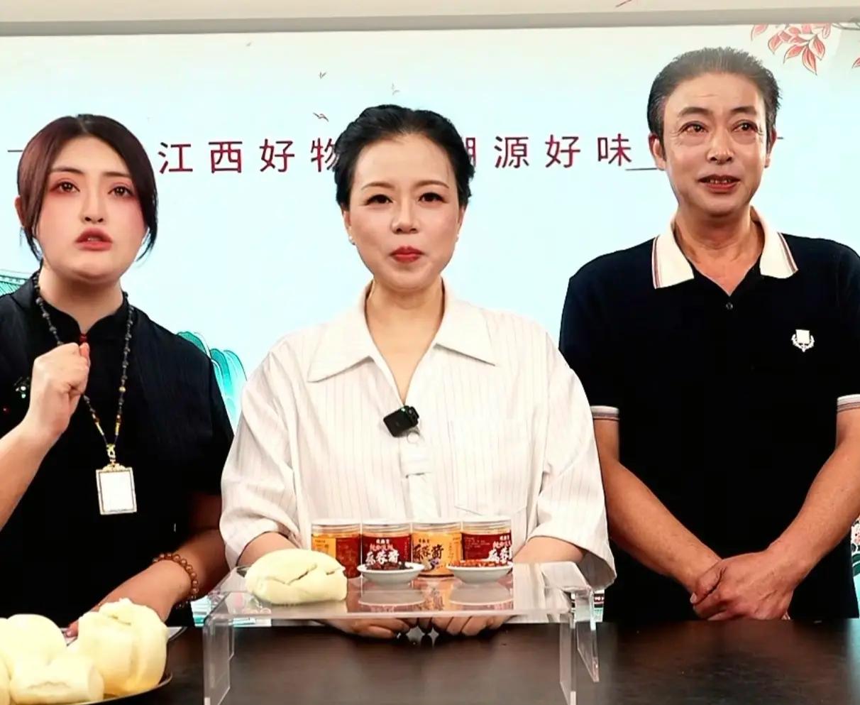 驳斥许敏不追真的言论。最近有人在网上说“许敏不追真了”，这纯属毫无事实根据的