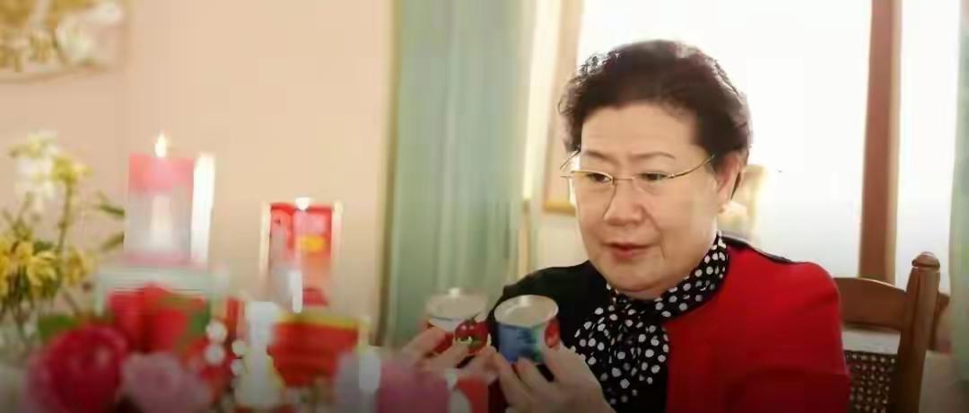 50岁从工厂退休的关玉香，却凭着一罐罐易拉罐年入138亿！84岁还放话要再干3