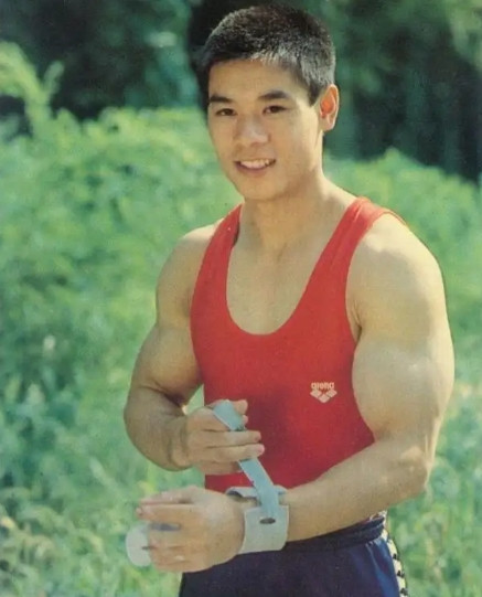 1999年，李宁结婚6年，可妻子陈永妍却始终没有怀孕，到医院后，医生说：“李宁，
