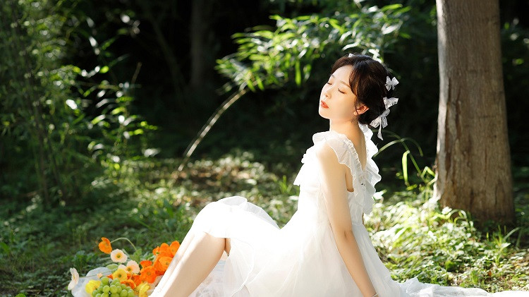 有些中年女人走入婚外情，可能是她们骨子里不安分，渴望出去寻求一点新鲜和刺激。毕