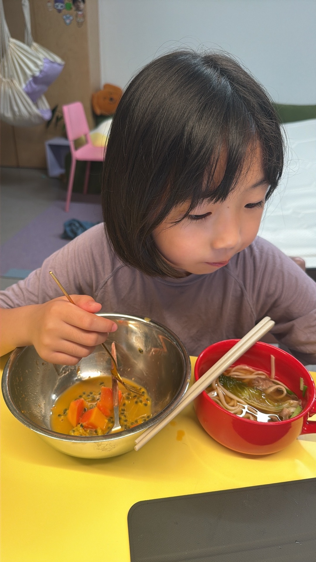 我们家孩子很会吃夜宵！