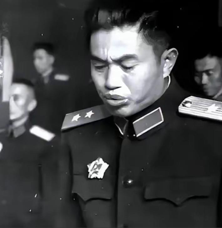 1940年，皮定均看上了女干部张烽，就让县长去说媒，张烽听说了县长的来意后，拒