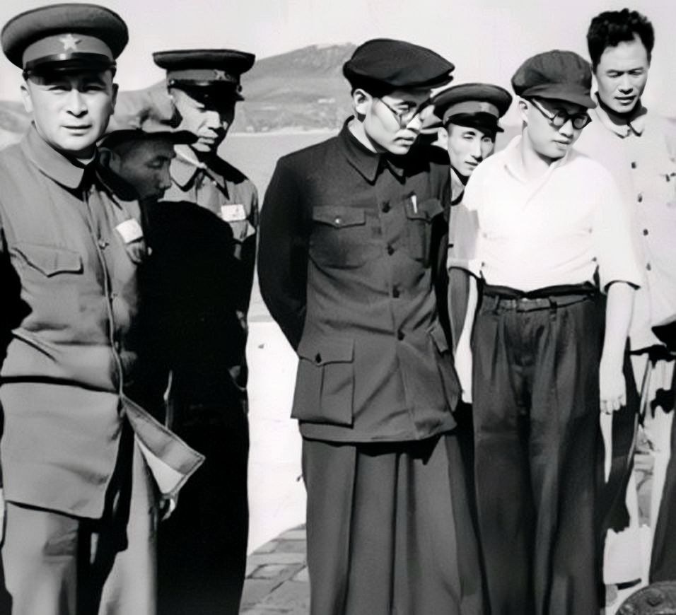 1952年高岗进京任职，担任了国家计划委员会主席。当时实行计划经济，国家计委不归