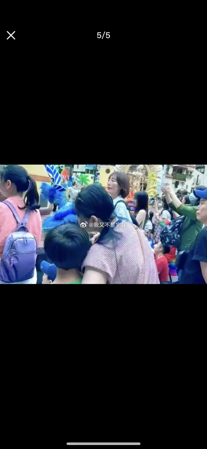 大家看过当时大s和光头去韩国的照片没有？当时她的头发已经少了很多，短了很多
