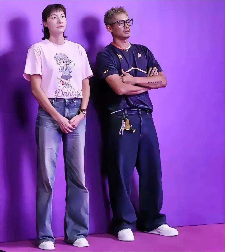 林丹夫妇的同框，像是众多普通夫妻的一个缩影。如人饮水，冷暖自知吧。