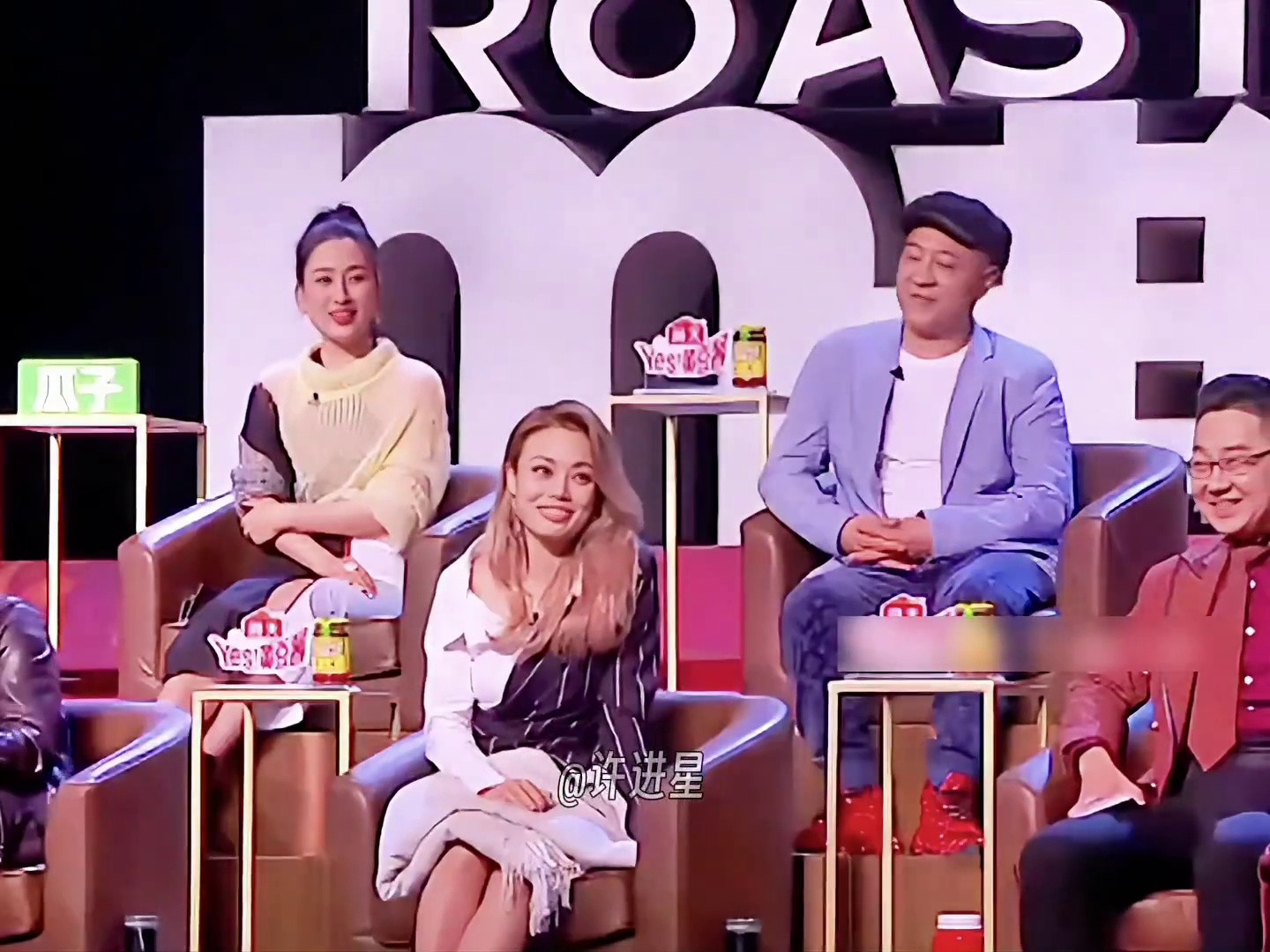 萧亚轩霸气宣言：25岁以上男人皆在我眼底