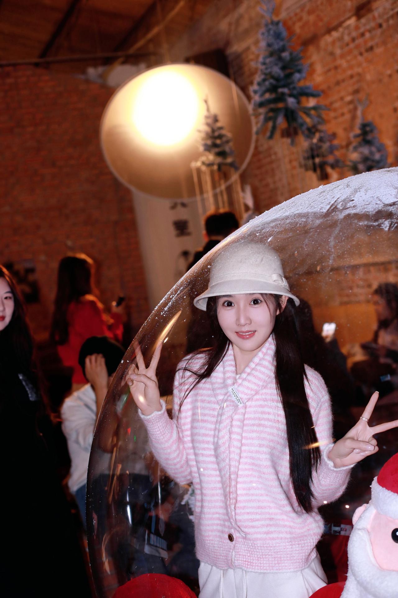 摄影约拍甜美风红色系太原人像约拍跟拍原创摄影