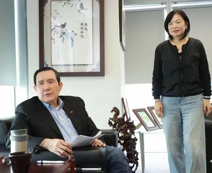 其实说一千道一万，马英九基金会之所以会发生今天这样的尴尬局面，完全就是马英九自己