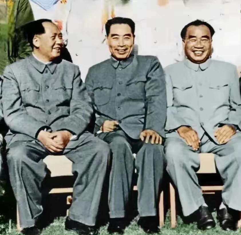 毛主席、周总理、朱德委员长在世时从来没有说过自己是“什么家”“什么家”，毛主席更