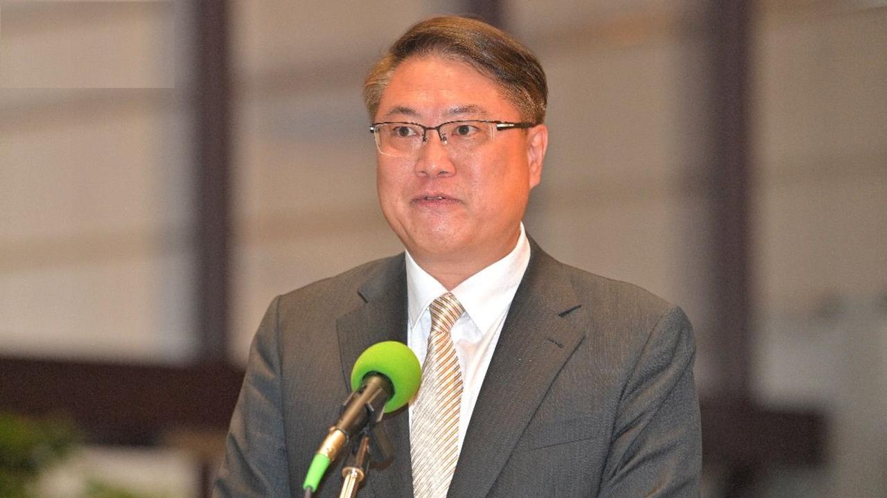 大罢免失利后请辞民进党秘书长的林右昌，今天（19日）终于公开现身了。他表示，