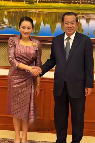 柬埔寨被泰国揍了，洪森肯定很后悔，早知道阿努廷如此强硬，还不如继续让佩通坦担任总