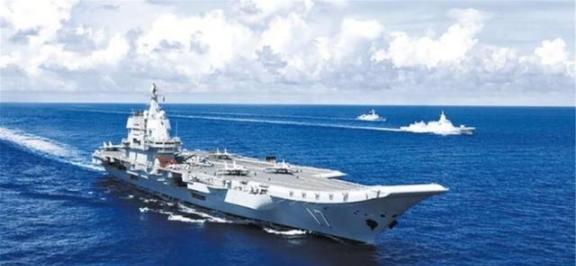 日本看到中国航母冲出第二岛链，彻底破防了！2025年6月，中国海军的两艘航母—