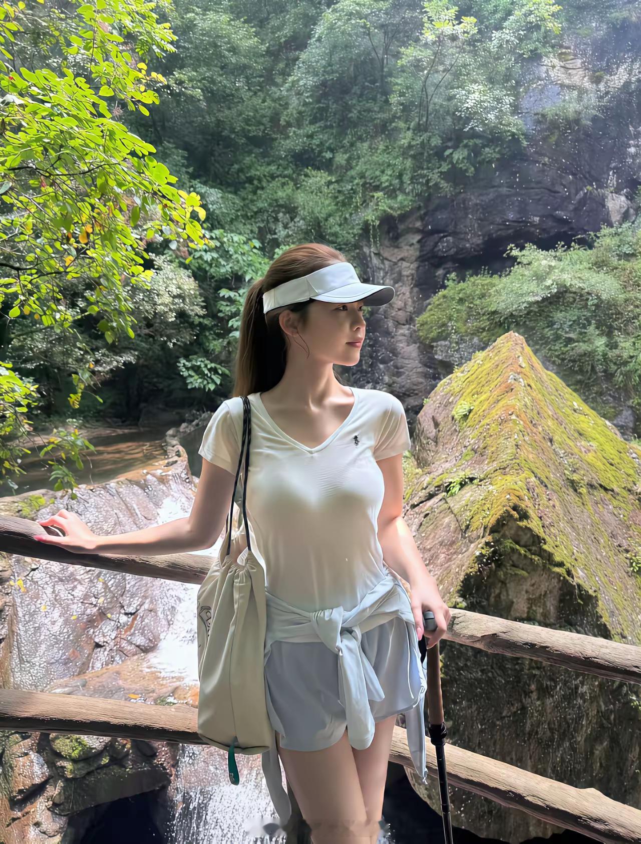 这个导游一个月能挣几千？