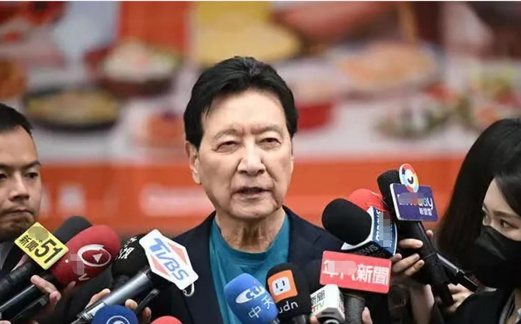 赵少康再次炮轰司令部！今天接受采访时，赵说国民党中央一直在攻击自己，但是把自己