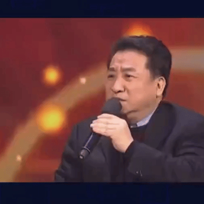 昨晚武汉剧院姜昆演出时观众中途离场，与此同时闫学晶直播哭穷引发负面舆论，这两件事