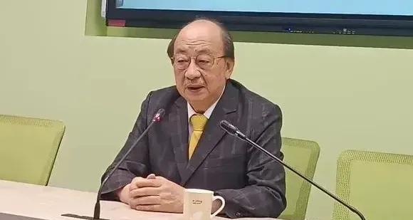 民进党太邪恶了，竟然让台湾的汉人不能承认自己的祖先，也不能承认自己的身份，变成了